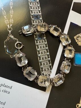 Beautiful vintage glass or better Silver-Tone Bracelet preowned